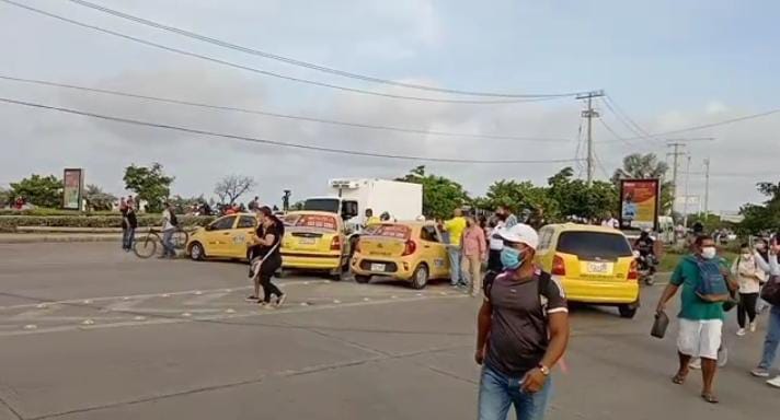Pese a que no hubo acuerdo con el alcalde de Cartagena, taxistas levantaron paro que duró seis horas