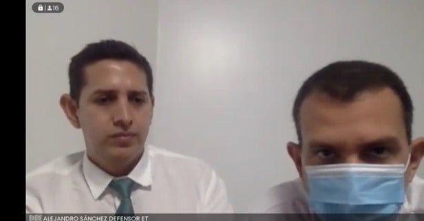 Emilio Tapia y su abogado Alejandro Sánchez durante audiencia de imputación de cargos