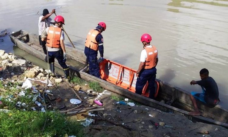 Retoman labores de búsqueda del cuerpo del joven arrastrado por un arroyo en Barranquilla