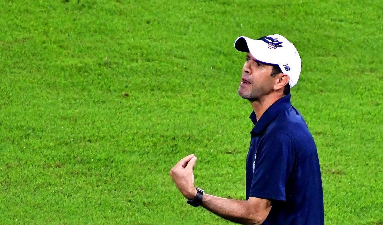 Arturo Reyes, técnico Junior vs Patriotas