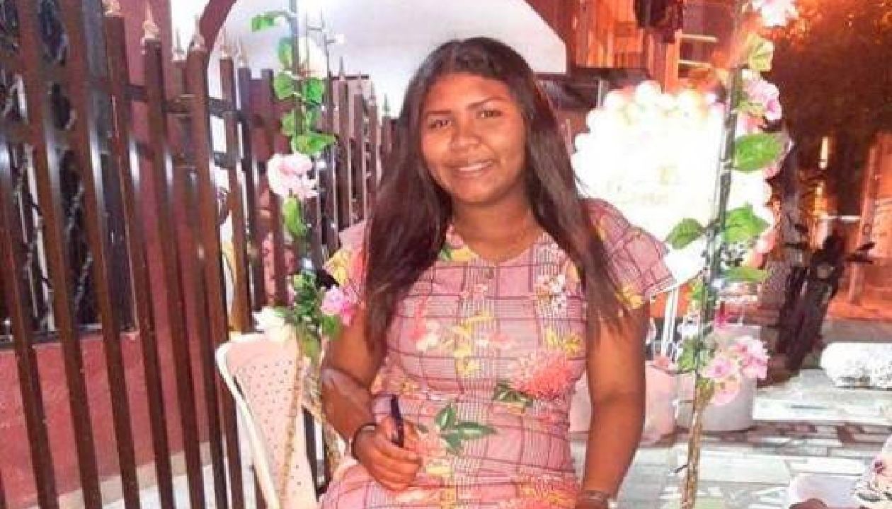 Iba de parrillera en la moto