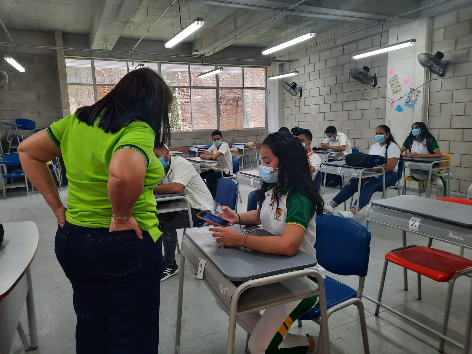 Los estudiantes y docentes celebran el retorno progresivo a clases, aseguran que el aprendizaje es mas fácil
