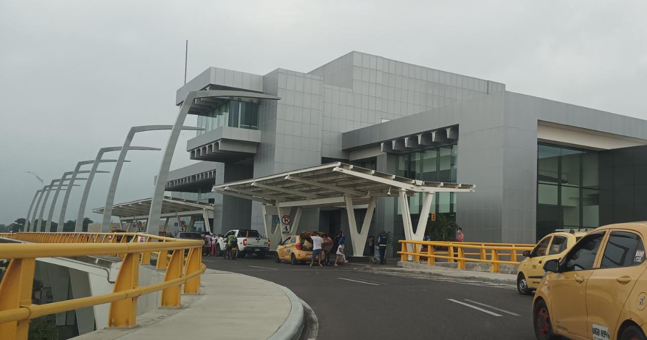 Fachada del aeropuerto Ernesto Cortissoz de Barranquilla, en obras