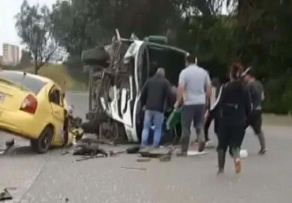 [Video] Choque fatal: un muerto y 12 heridos dejó accidente en Santa Rosa de Osos, Antioquia
