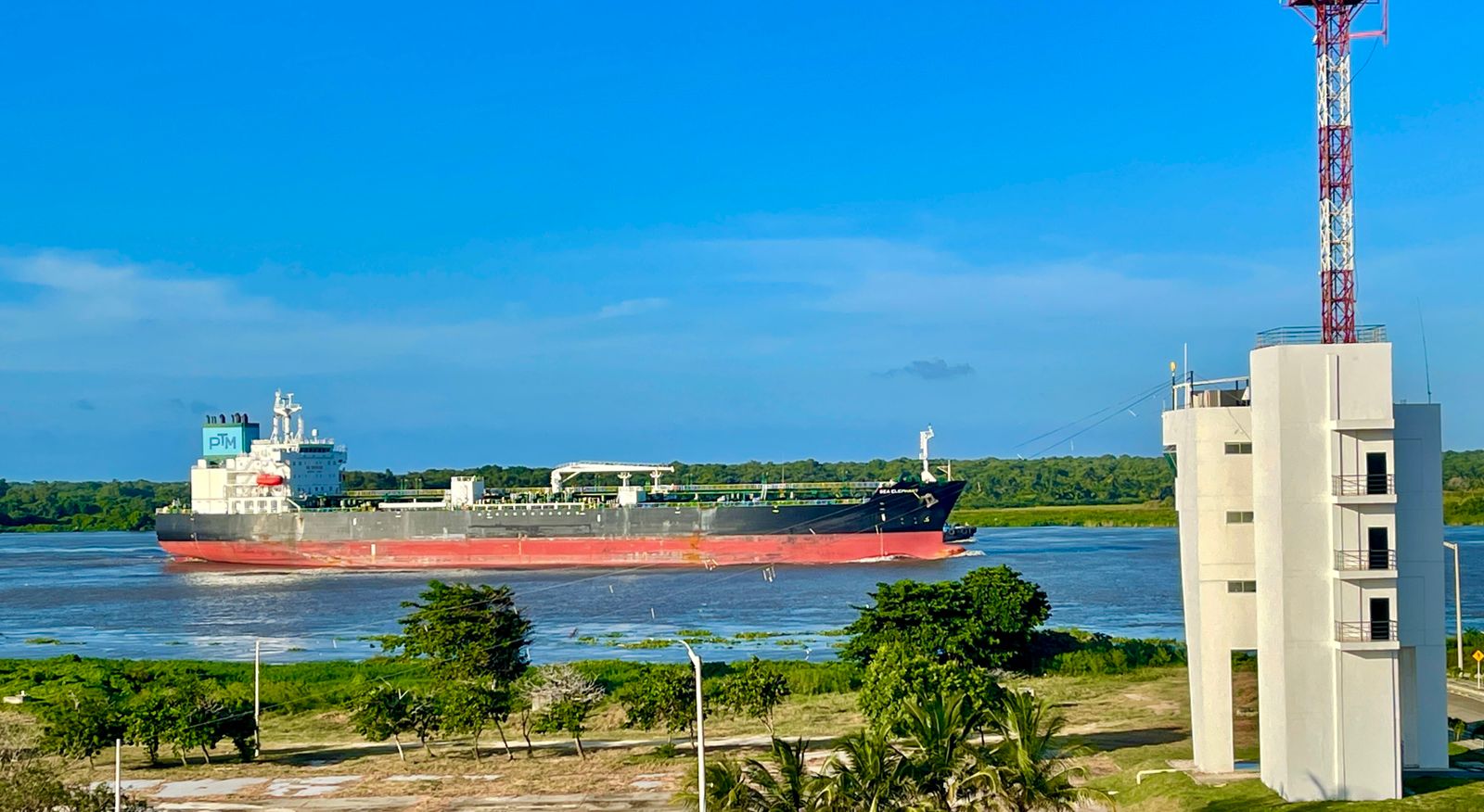El calado está en 6 metros de profundidad.