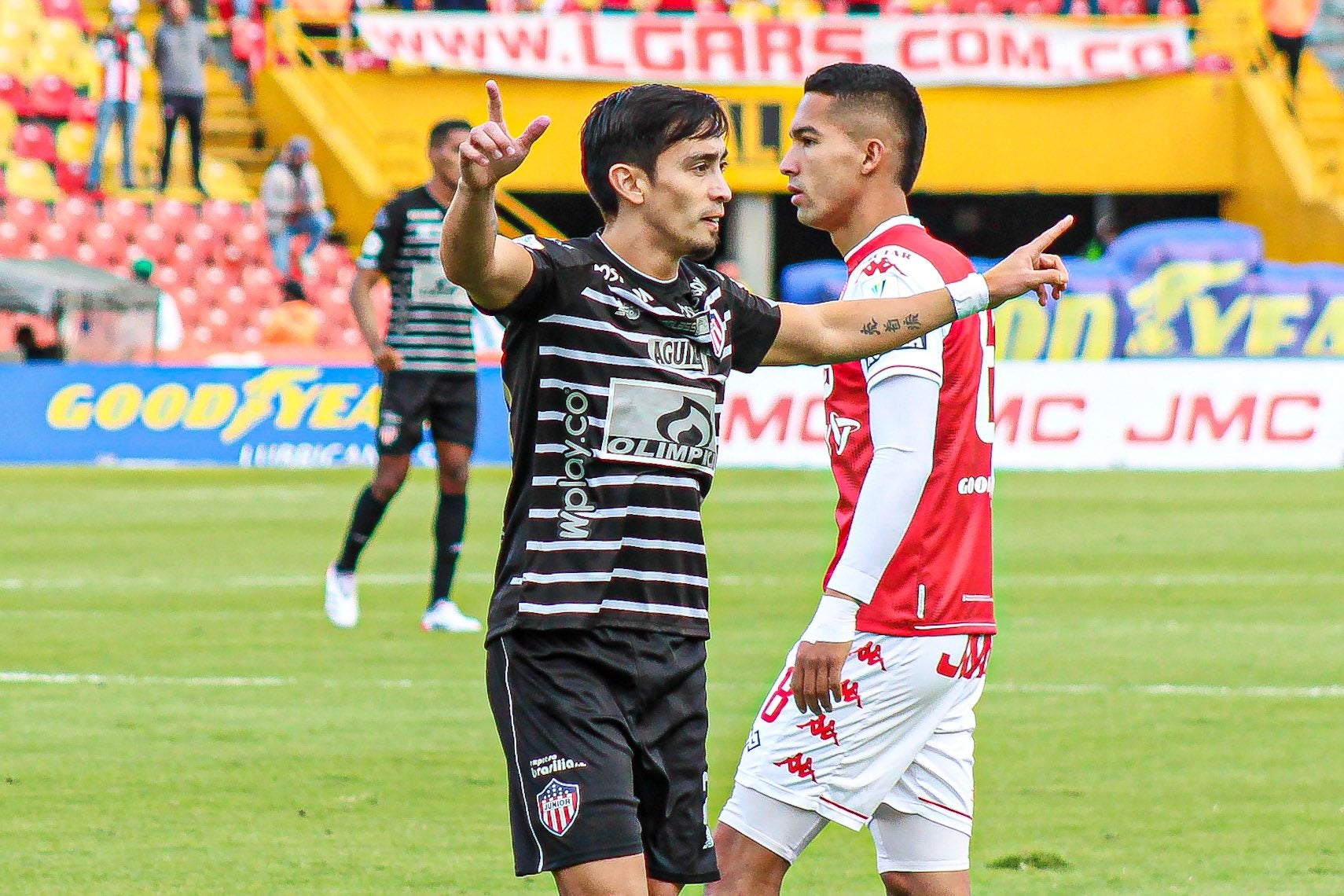 Fabián Sambueza, festeja su gol ante santa Fe
