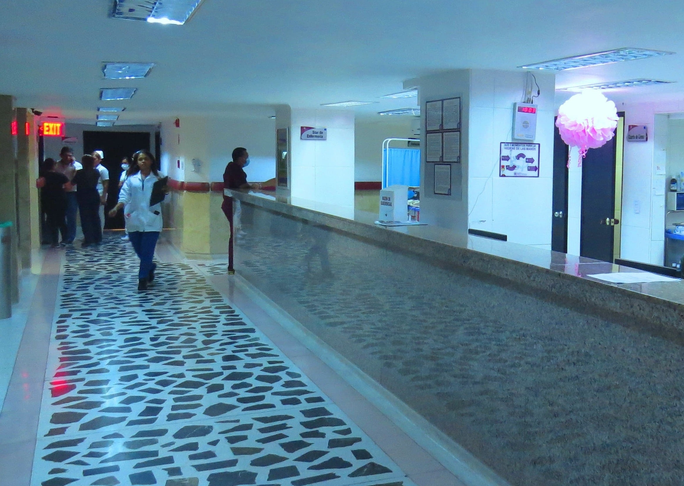 La menor se encuentra en la Unidad de Cuidados Intensivos