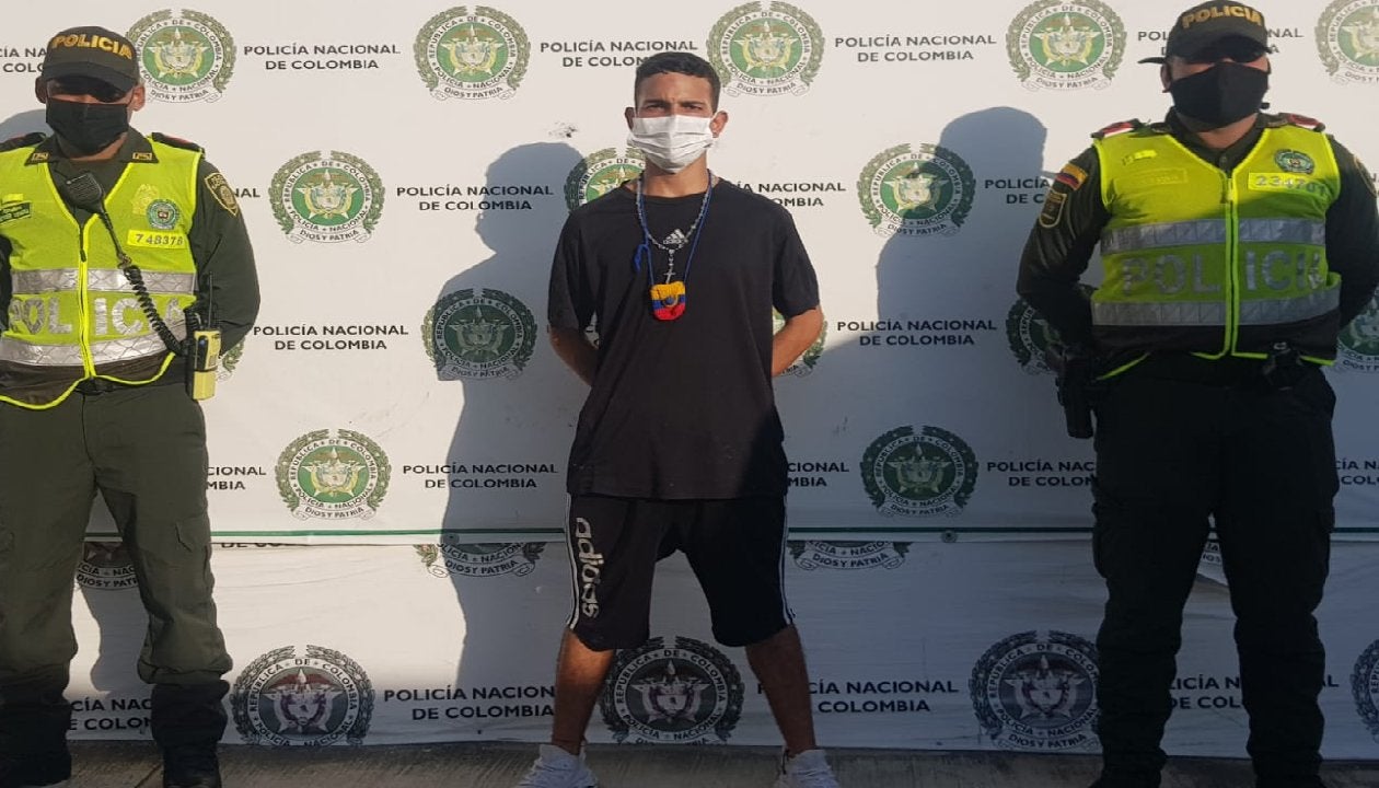 Se metió al cementerio con el fin de escapar