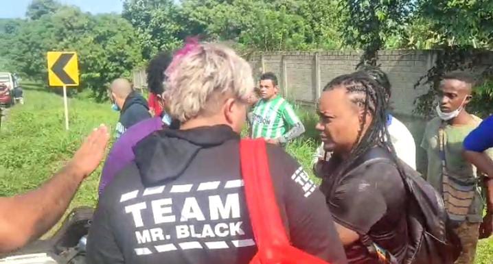 Bus en el que viajaba el cantante Mr. Black junto a su agrupación se accidentó y dejó tres personas heridas