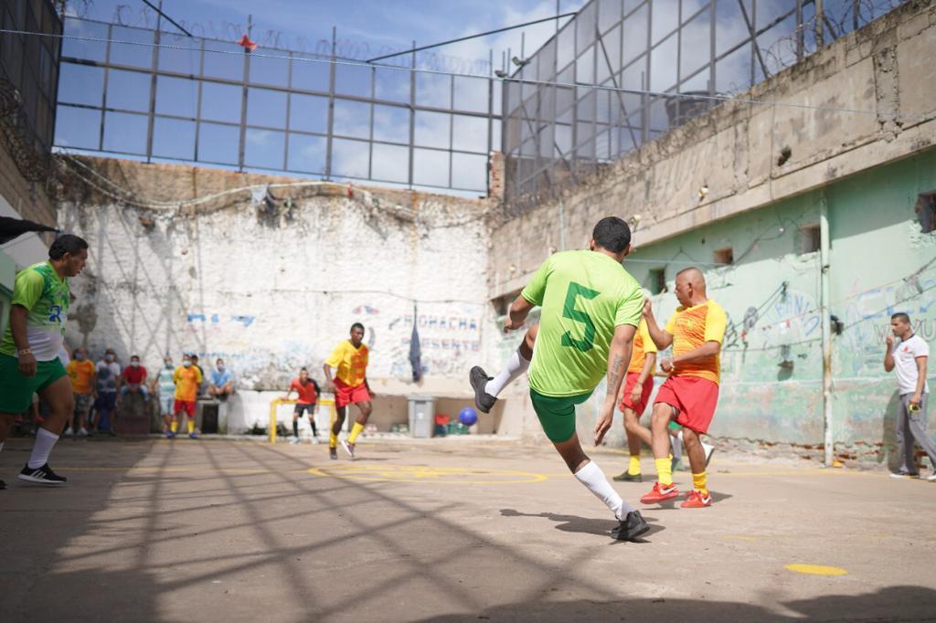 En aras de avanzar con la resocialización del personal privado de la libertad