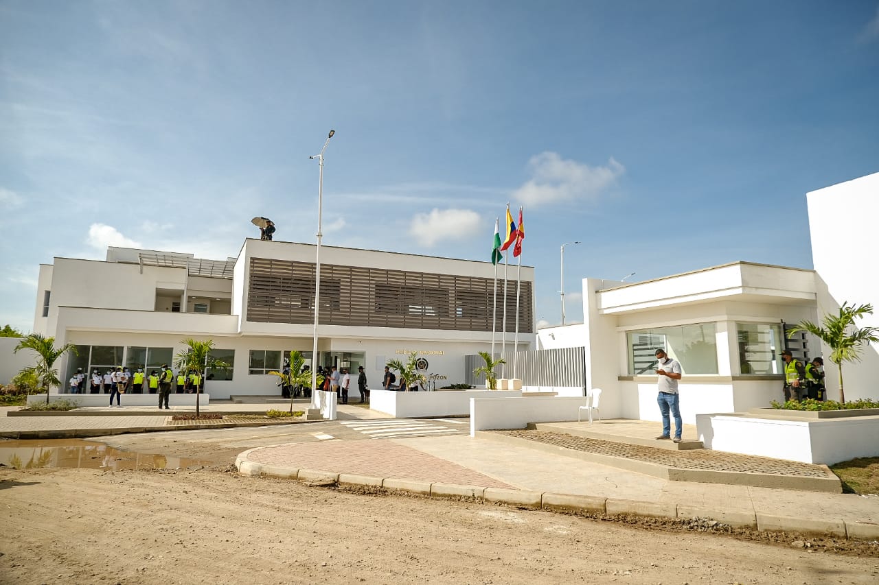 Entregan nueva estación de policía en Cartagena, que sería una de las más grandes de la región