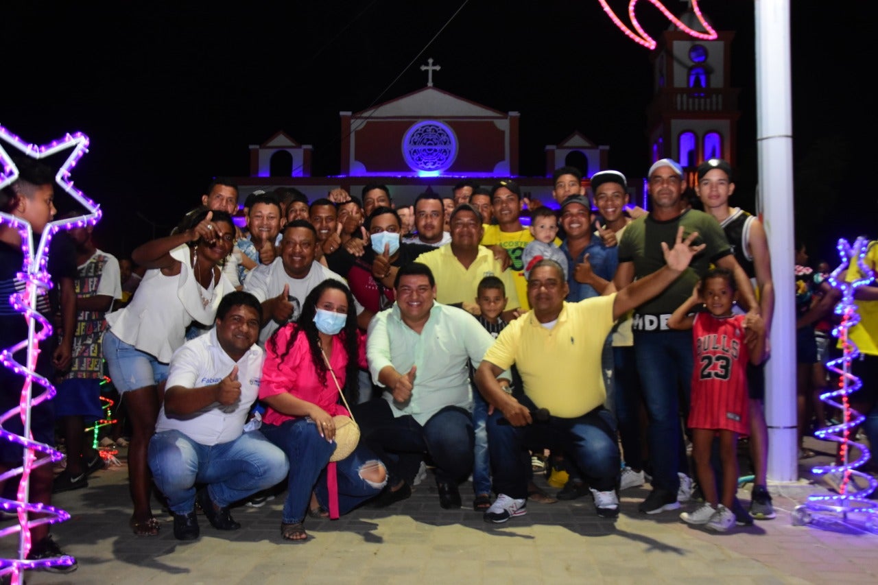 El alcalde disfrutó con la comunidad el encendido de las luces