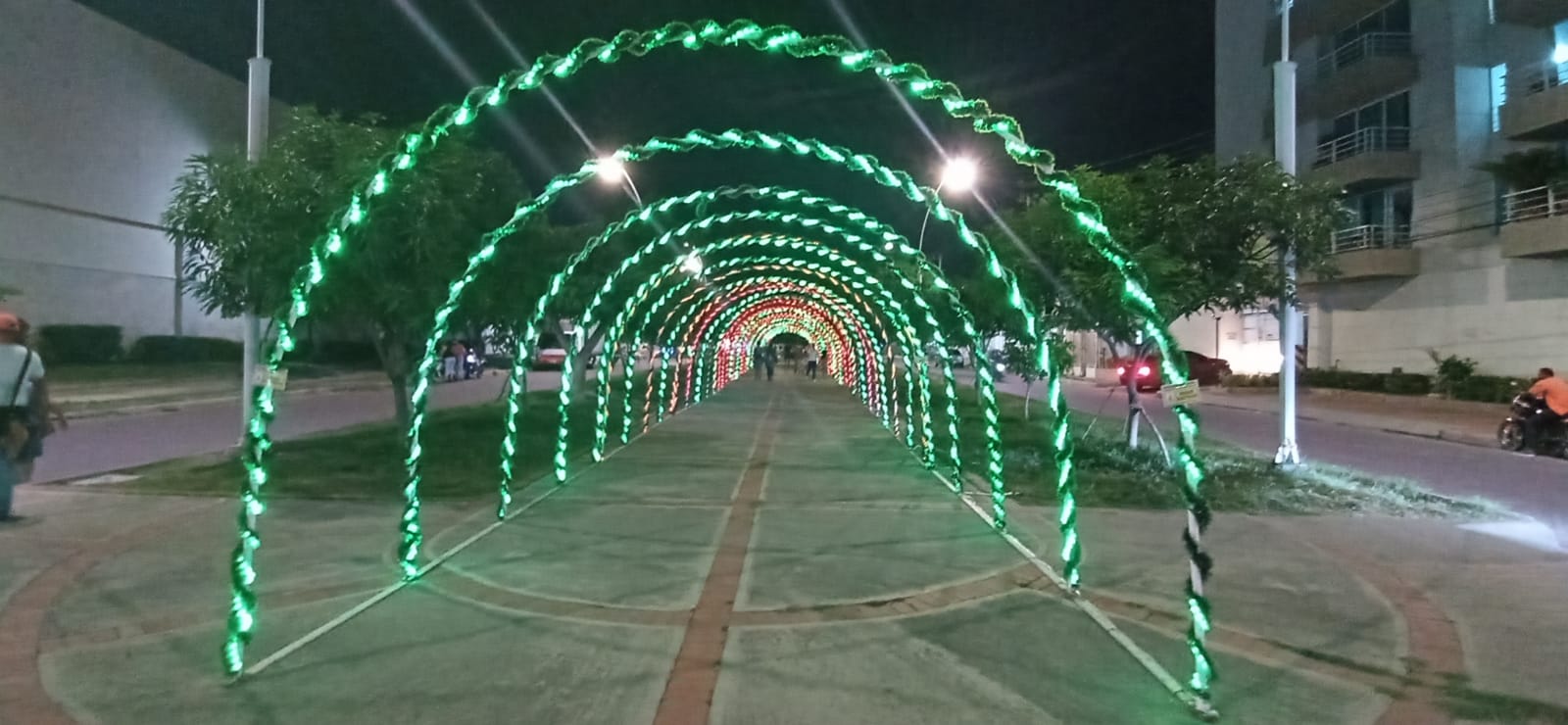 Se encendieron las luces navideñas en Santa Marta, creando espacios para el turismo y recreación
