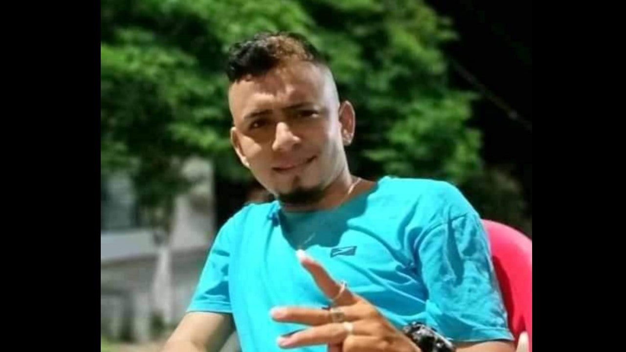 Se accidentó en la Variante Mamonal Gambote, donde cayó sobre el asfalto.