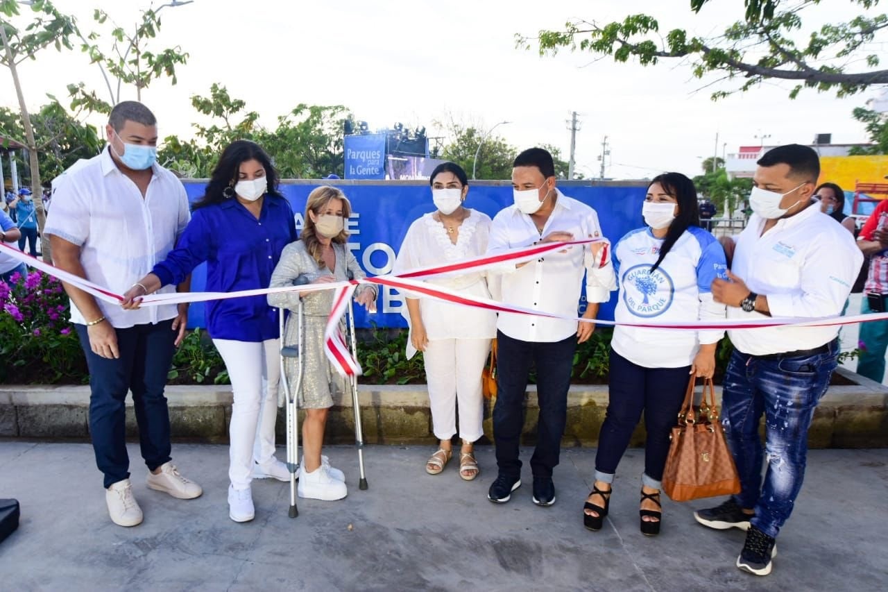 Entrega de la Plaza Central de Puerto Colombia