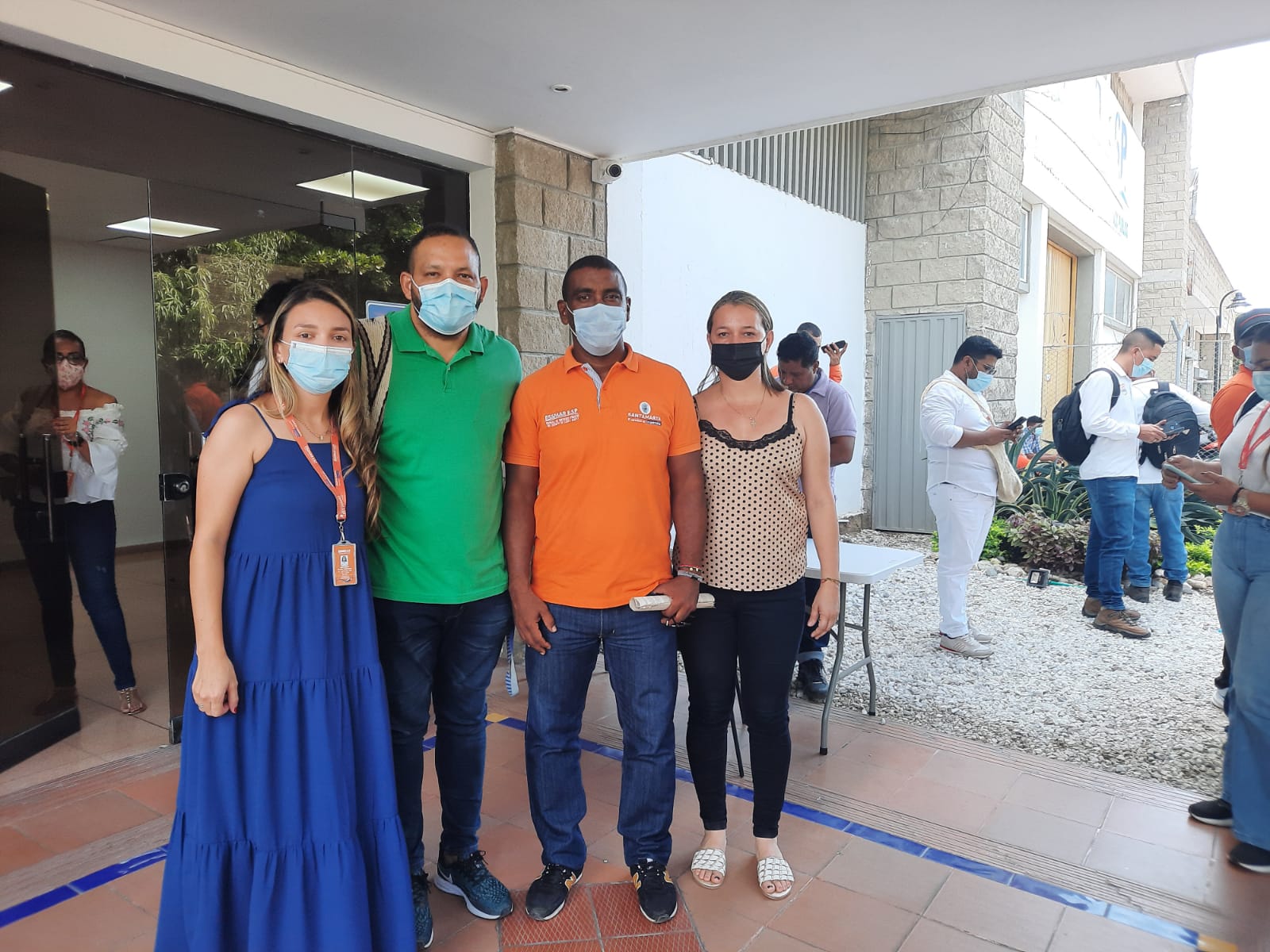 Empleados de la Essmar hacen plantón para pedir a la Superservicios cumplir orden judicial que revierte intervención