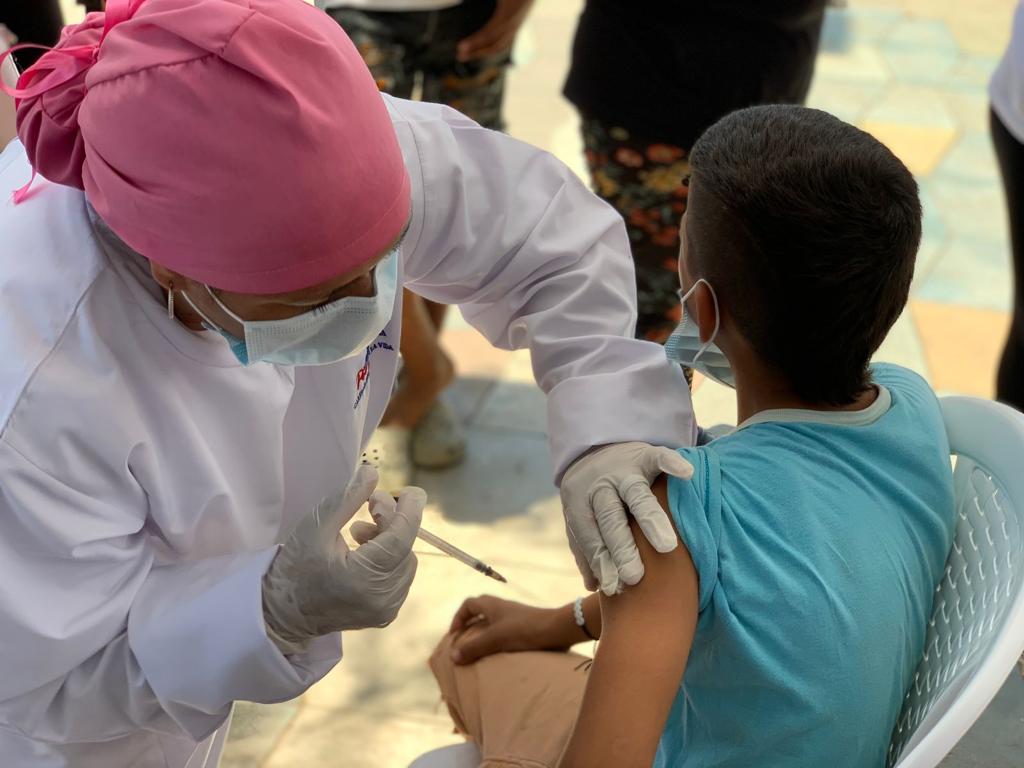 Niños en jornada de vacunación contra el Covid-19 en Santa Marta
