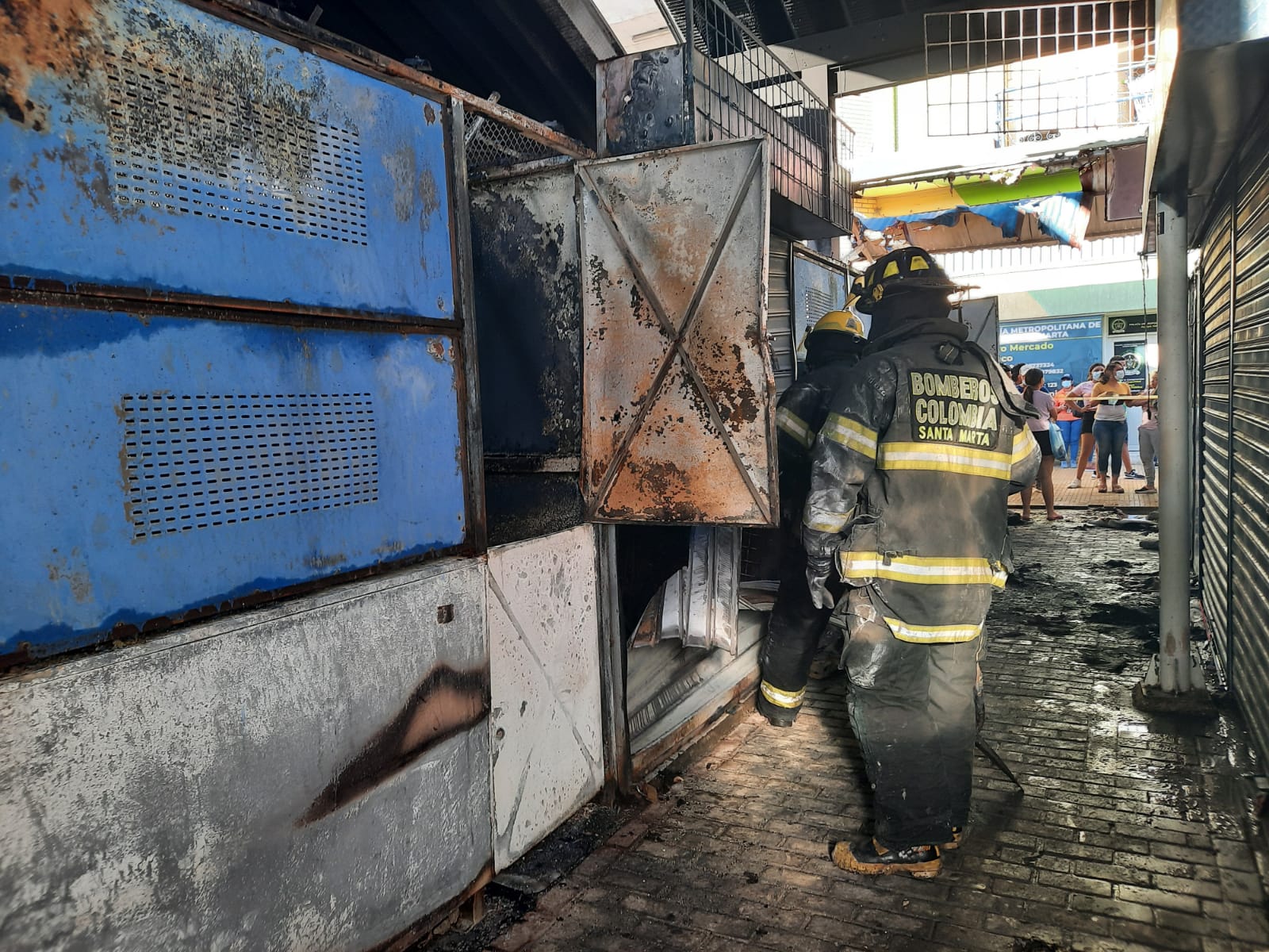 18 locales consumidos por las llamas