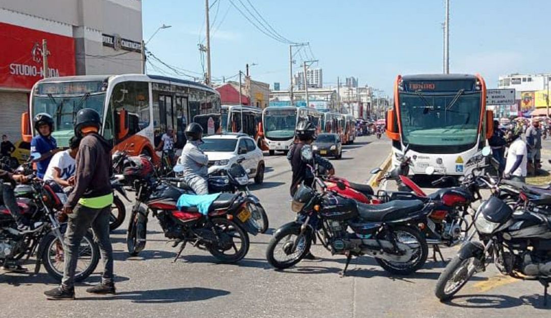 Mototaxistas en Cartagena.