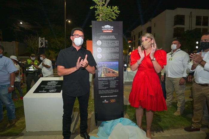 Alcaldesa de Santa Marta y Gobernador del Magdalena en la entrega del Camellón de la Bahía