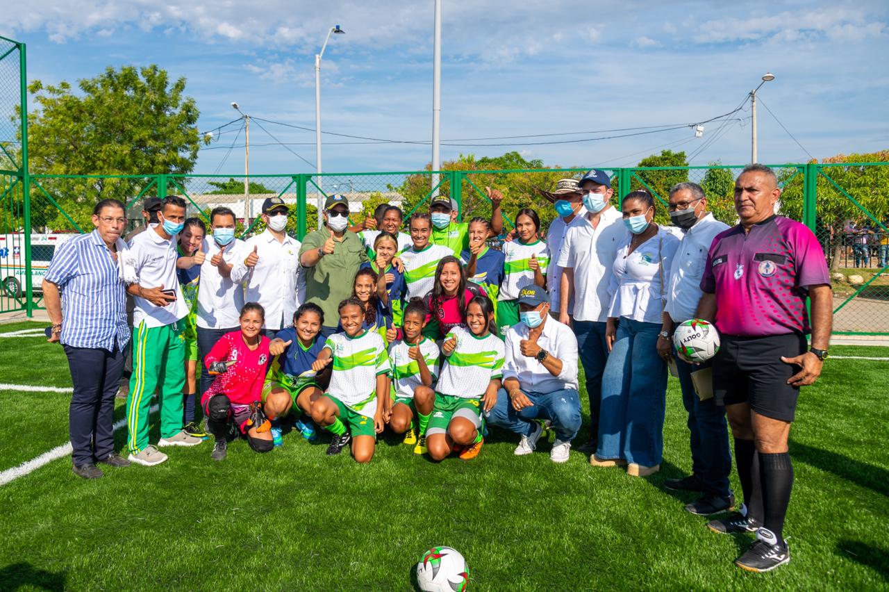 Jóvenes beneficiarios de los centros Sacúdete que entregó el Presidente Duque en el Cesar