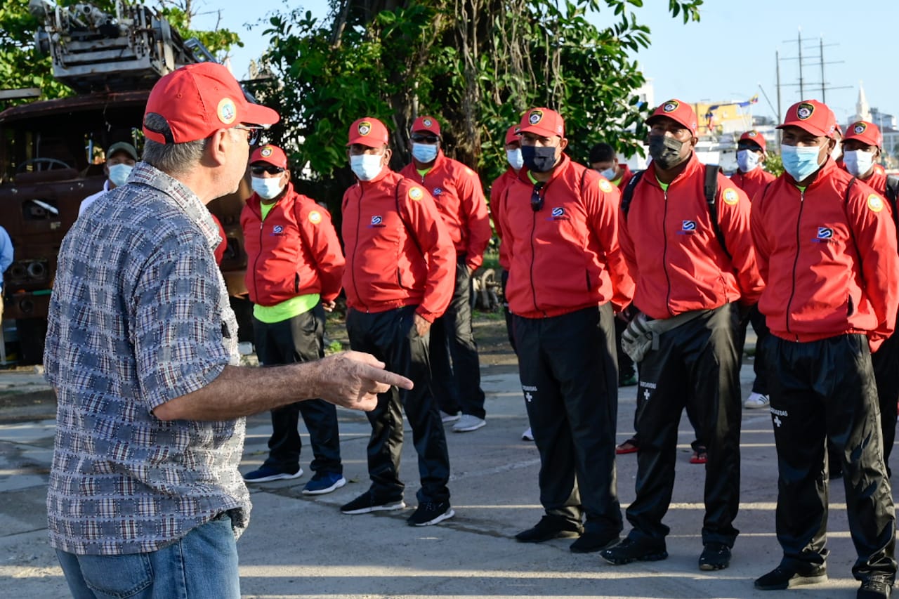 Garantizan con contrato la continuidad de 64 salvavidas en las playas de Cartagena este primero de enero