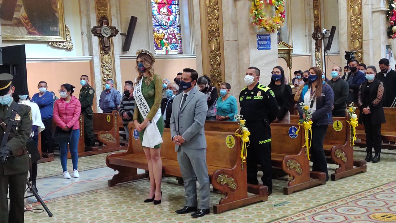 La Reina del carnaval participa del acto religioso