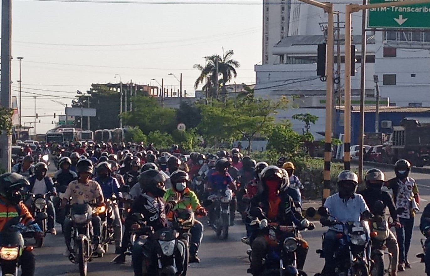 El mandatario confirmó que el polémico decreto para motos se queda