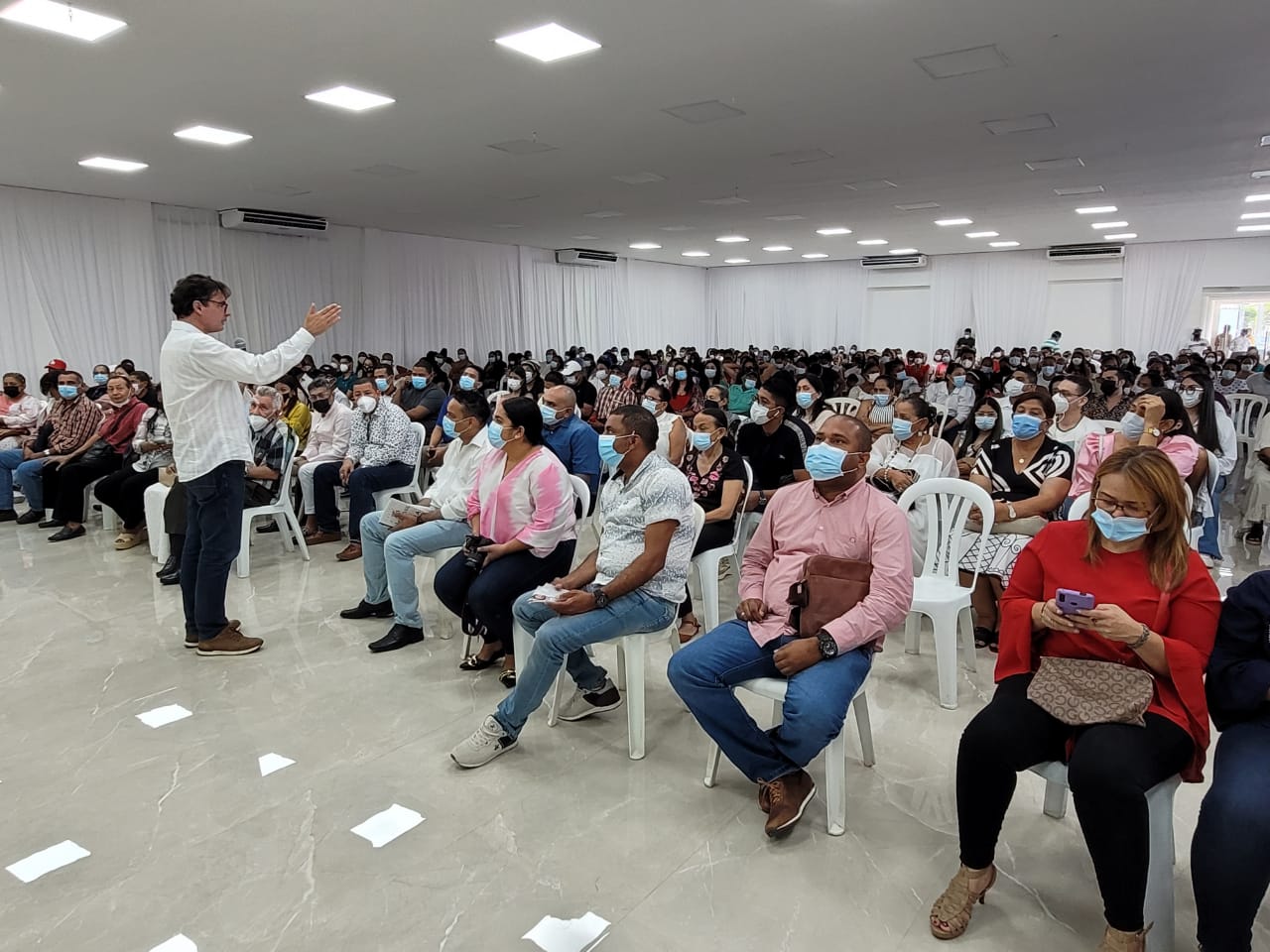 Enfatizó que busca dejar pleitos políticos y construir un país productivo