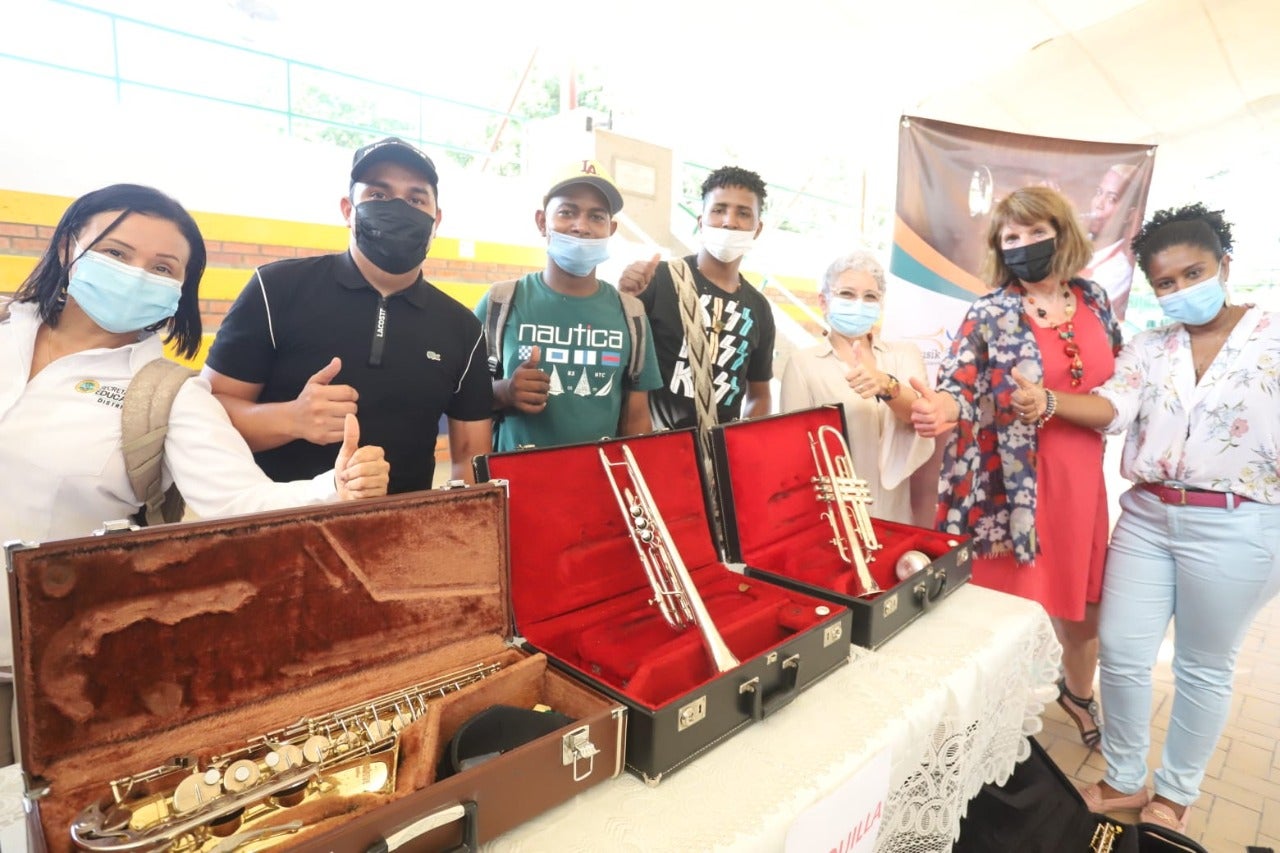 Donación de instrumentos musicales