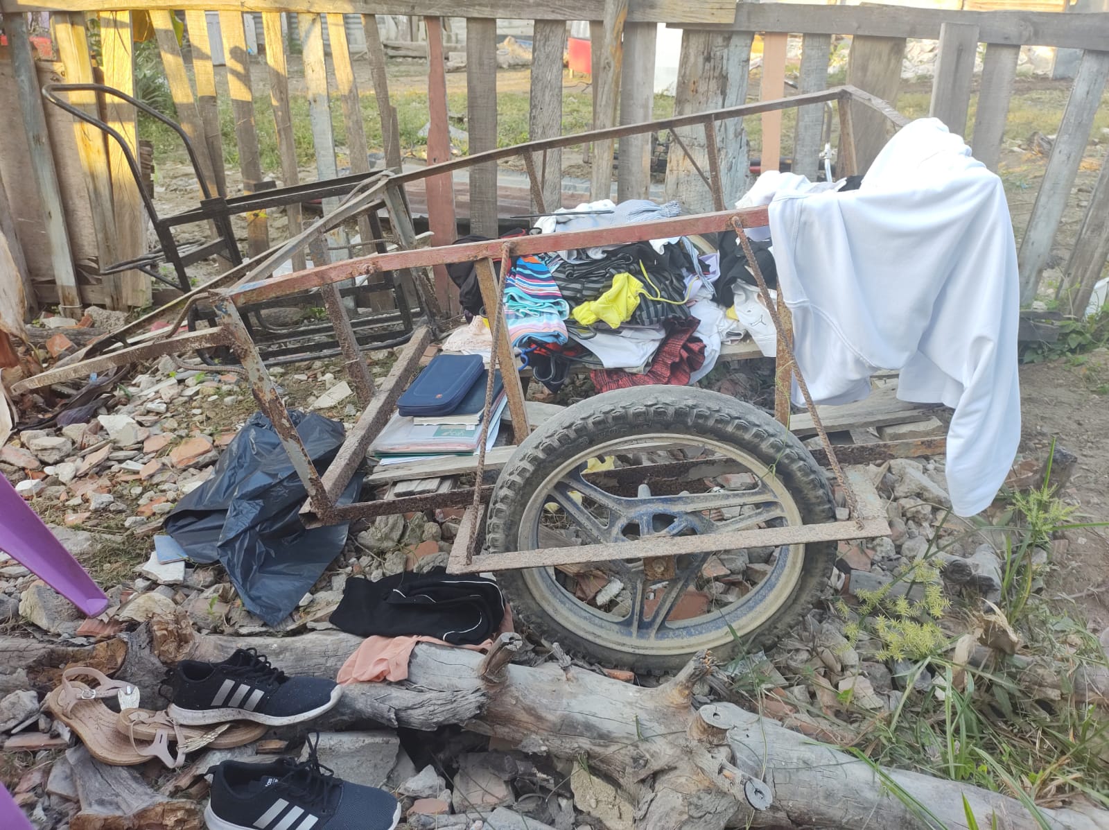 Pertenencias que fueron rescatadas del incendio