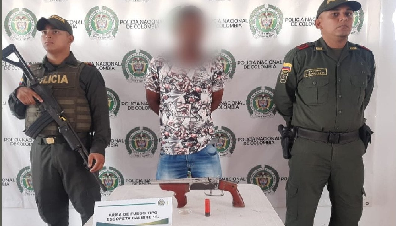 Por el delito de fabricación, tráfico y/o porte de armas de fuego