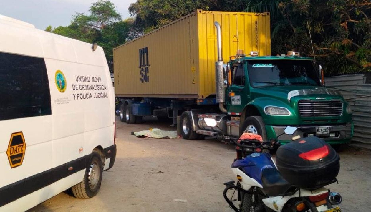 Dormía debajo de la mula