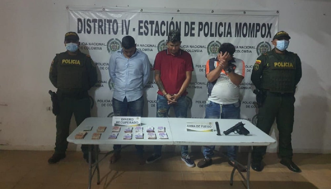 Se les inmovilizó un carro en el cual se daban a la huida