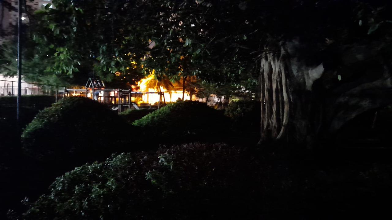 Desde hace un mes no cuenta con iluminación este importante parque del barrio Manga