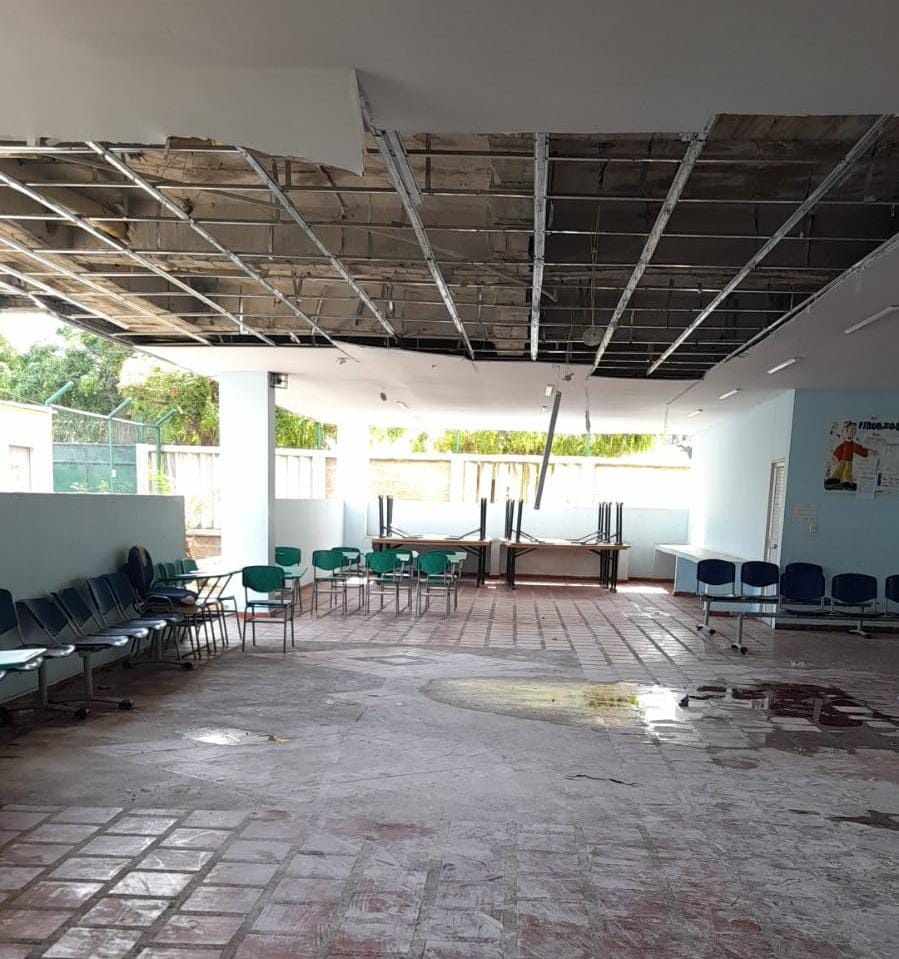 Las lluvias ocasionaron el derrumbe de los techos