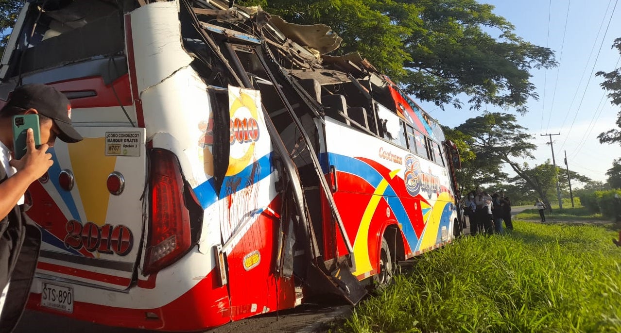 Un fallecido y más de diez heridos: balance de grave accidente en vías del Atlántico