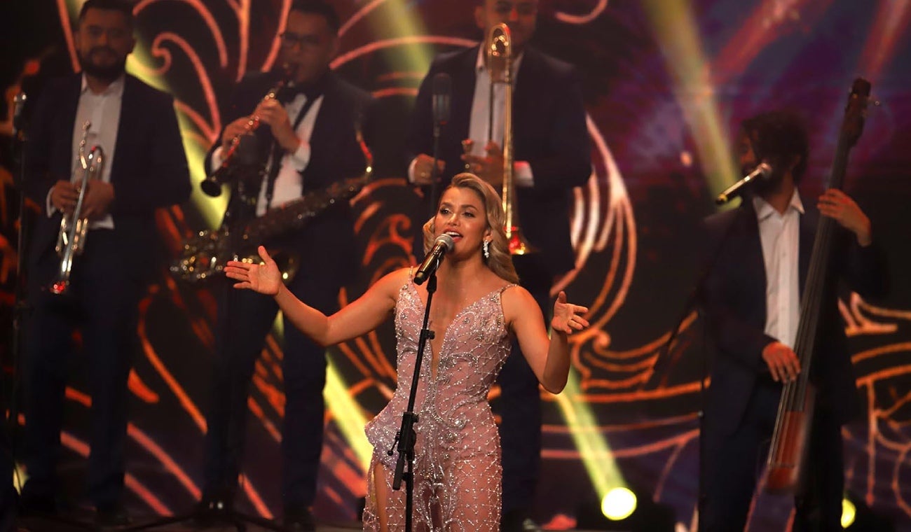 Adriana Lucía cantó en los Premios Nuestra Tierra 2022