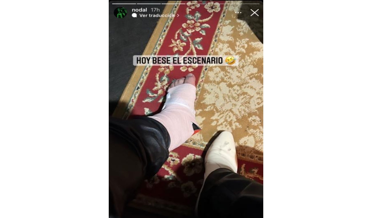 Nodal muestra su lesión de tobillo tras caerse en un concierto