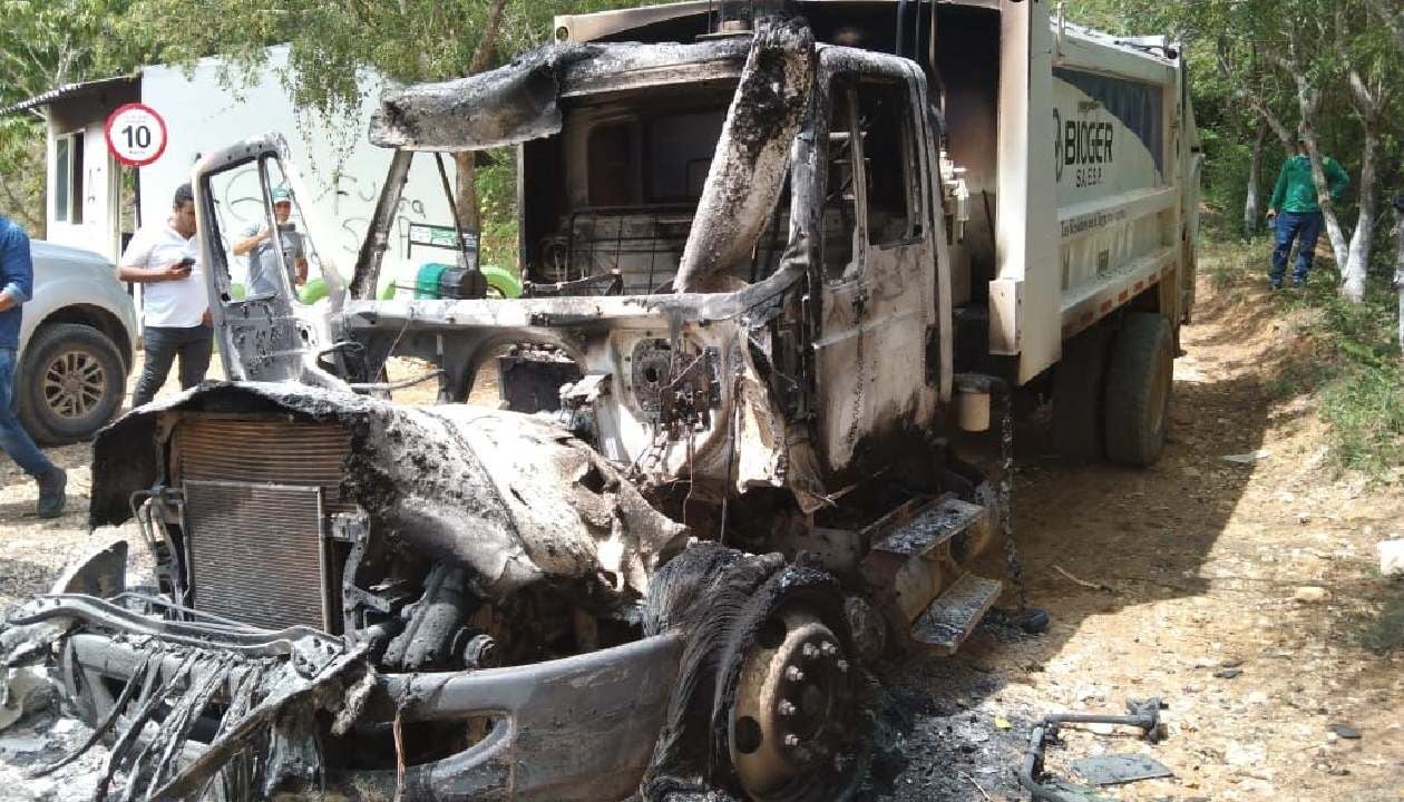 También quemaron unas oficias y garita