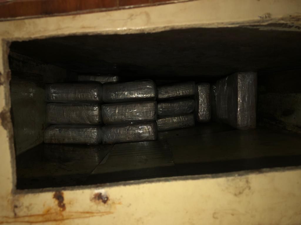 Una pareja fingió un viaje romántico para sacar la droga