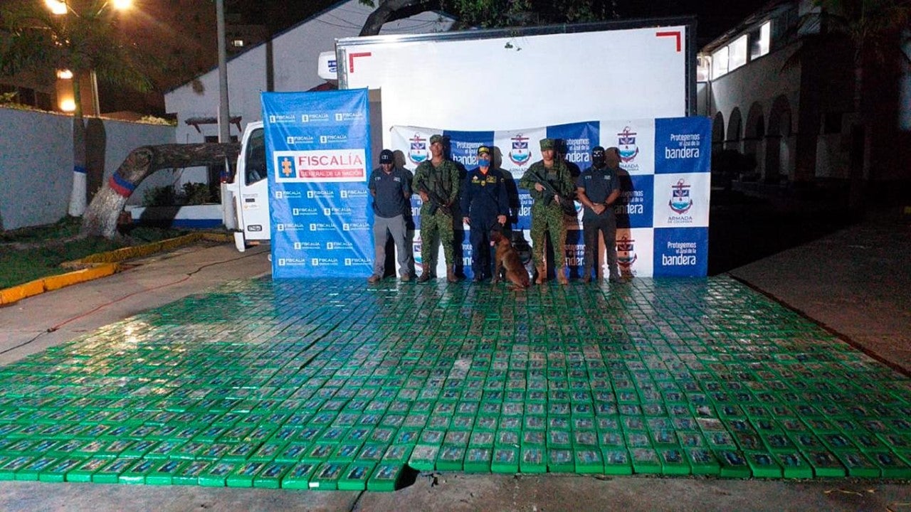 40 bultos con 1200 paquetes