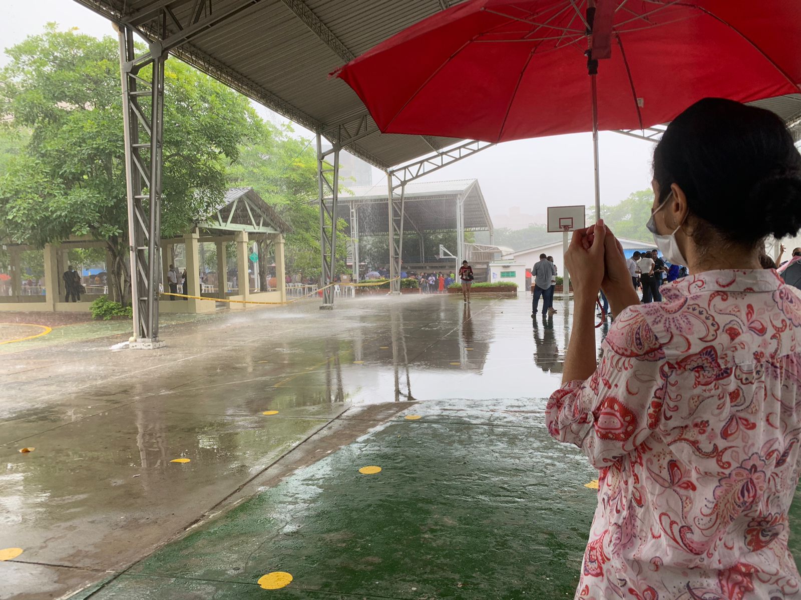 Votaciones y fuerte aguacero en Barranquilla