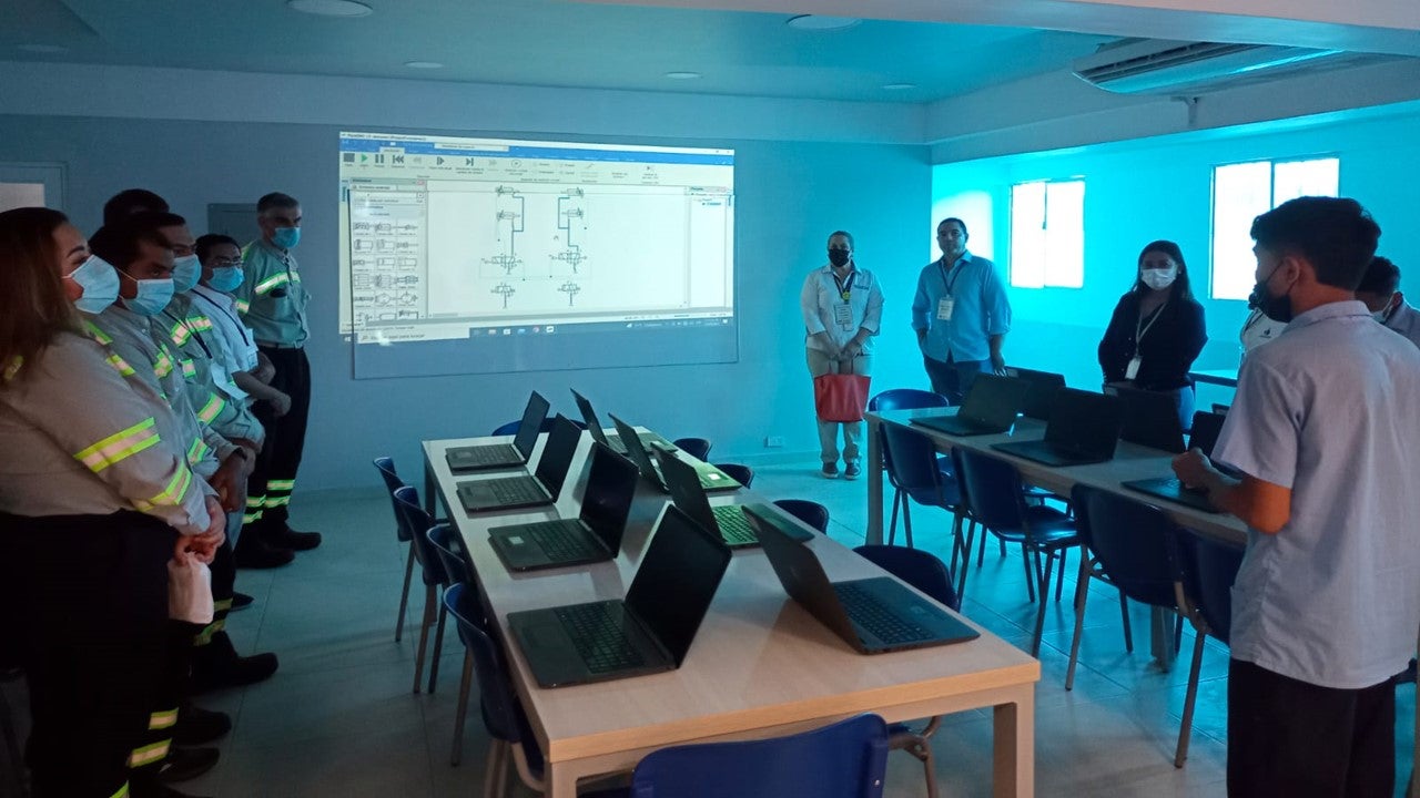 Estudiantes en sus ambientes de práctica