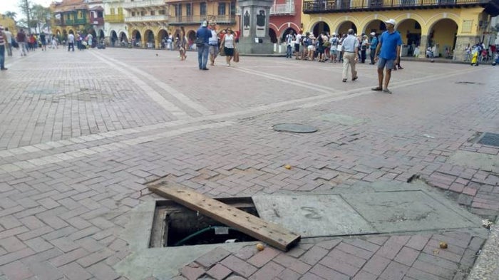 Afectaciones en por falta de tapas en el Centro Histórico