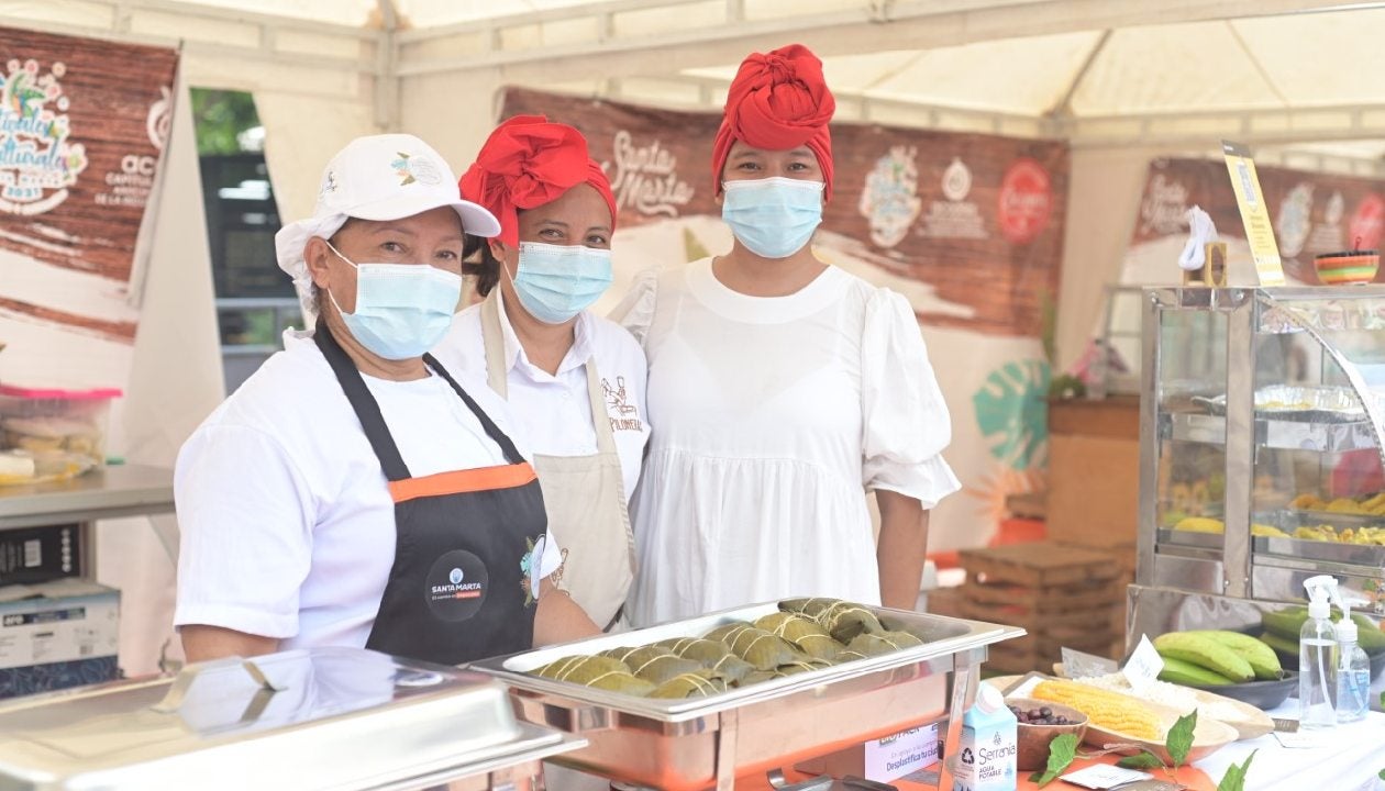 Inscríbase en www.santamarta.gov.co y en el banner principal acceder al formulario