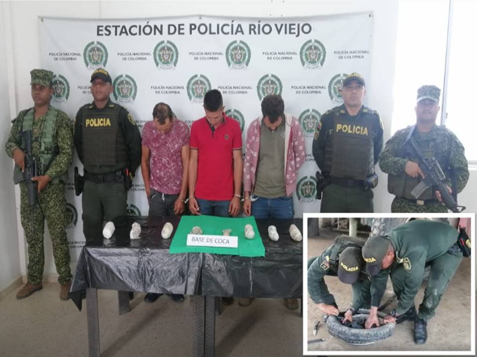 Dentro de la llanta de una de las motos transportaban la droga