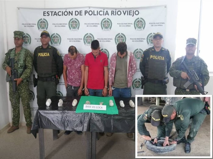 Dentro de la llanta de una de las motos transportaban la droga