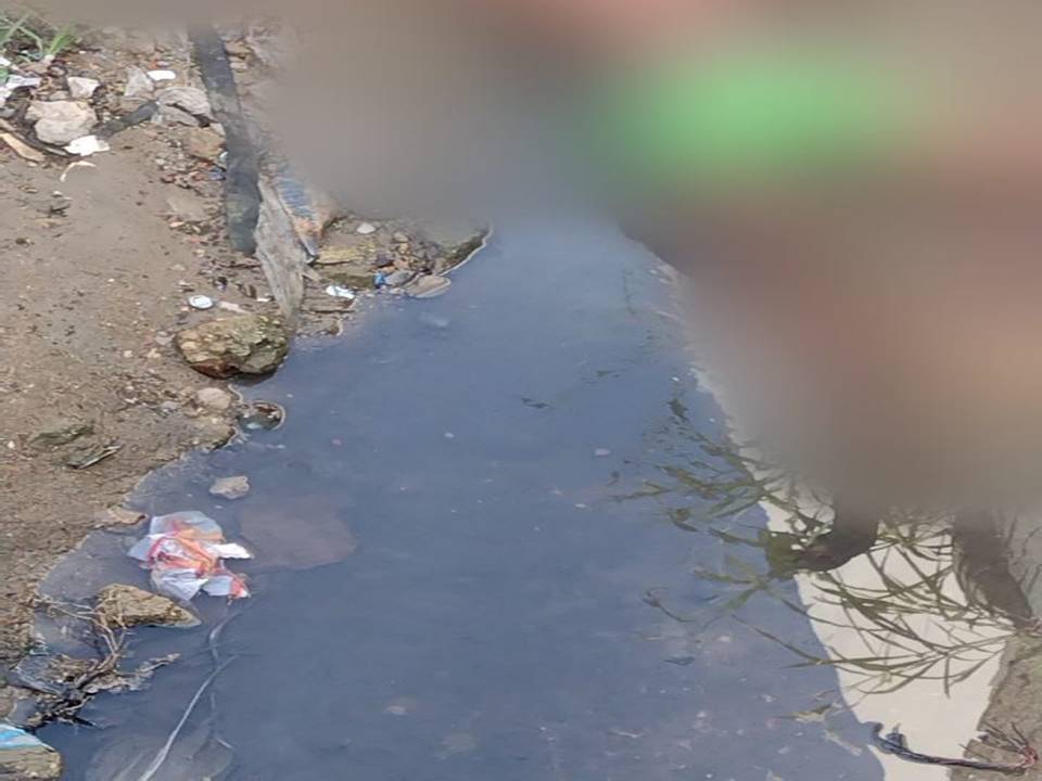 El cuerpo de la víctima quedó dentro de un canal