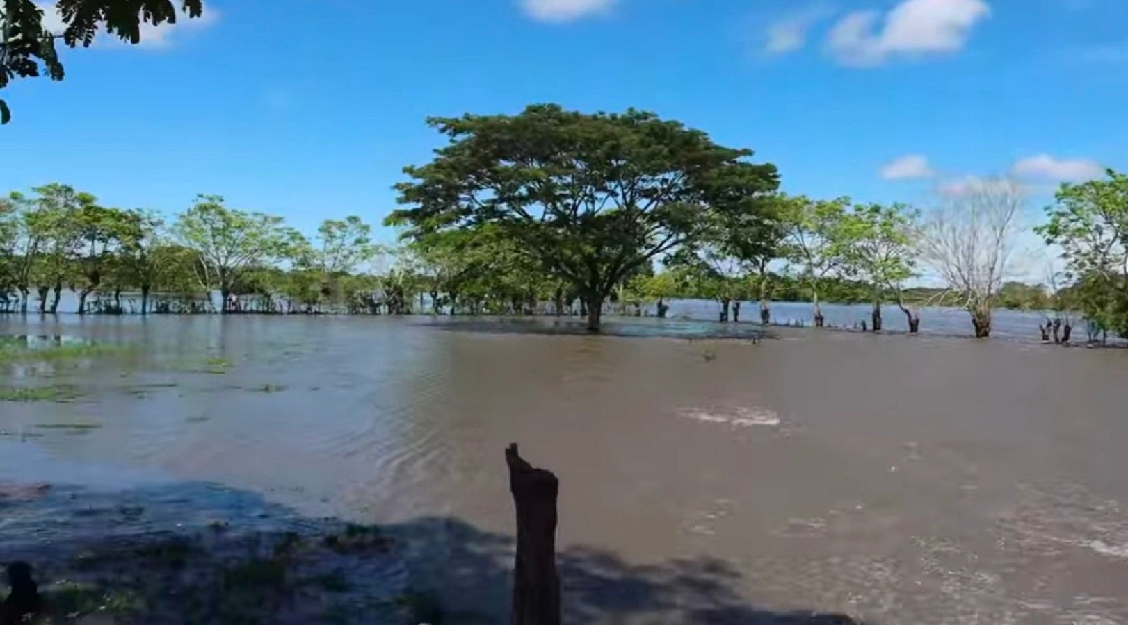 Rompimiento de jarillón tiene inundado varios corregimientos de Hatillo de Loba, Bolívar